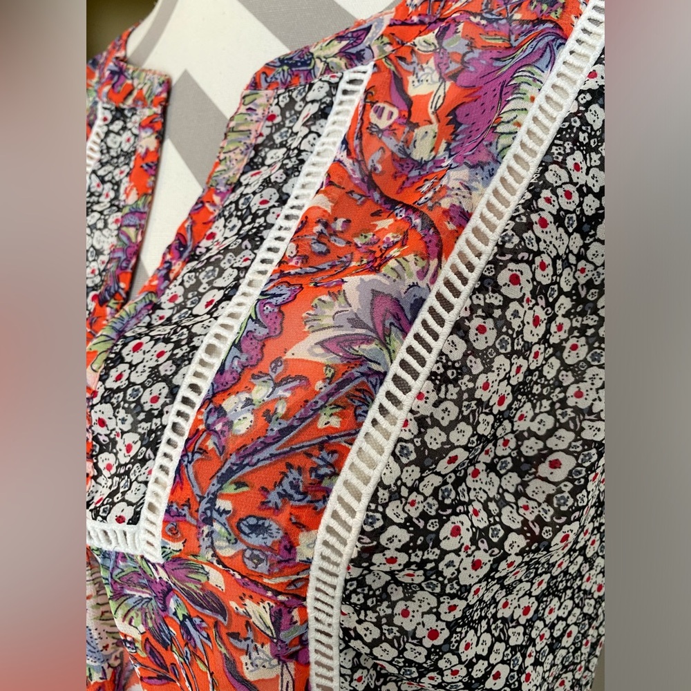 Daniel Rainn - size small, colorful top